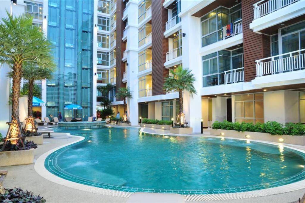 Recently Renovated Pool View Apartment In Modern Complex Patong Kültér fotó